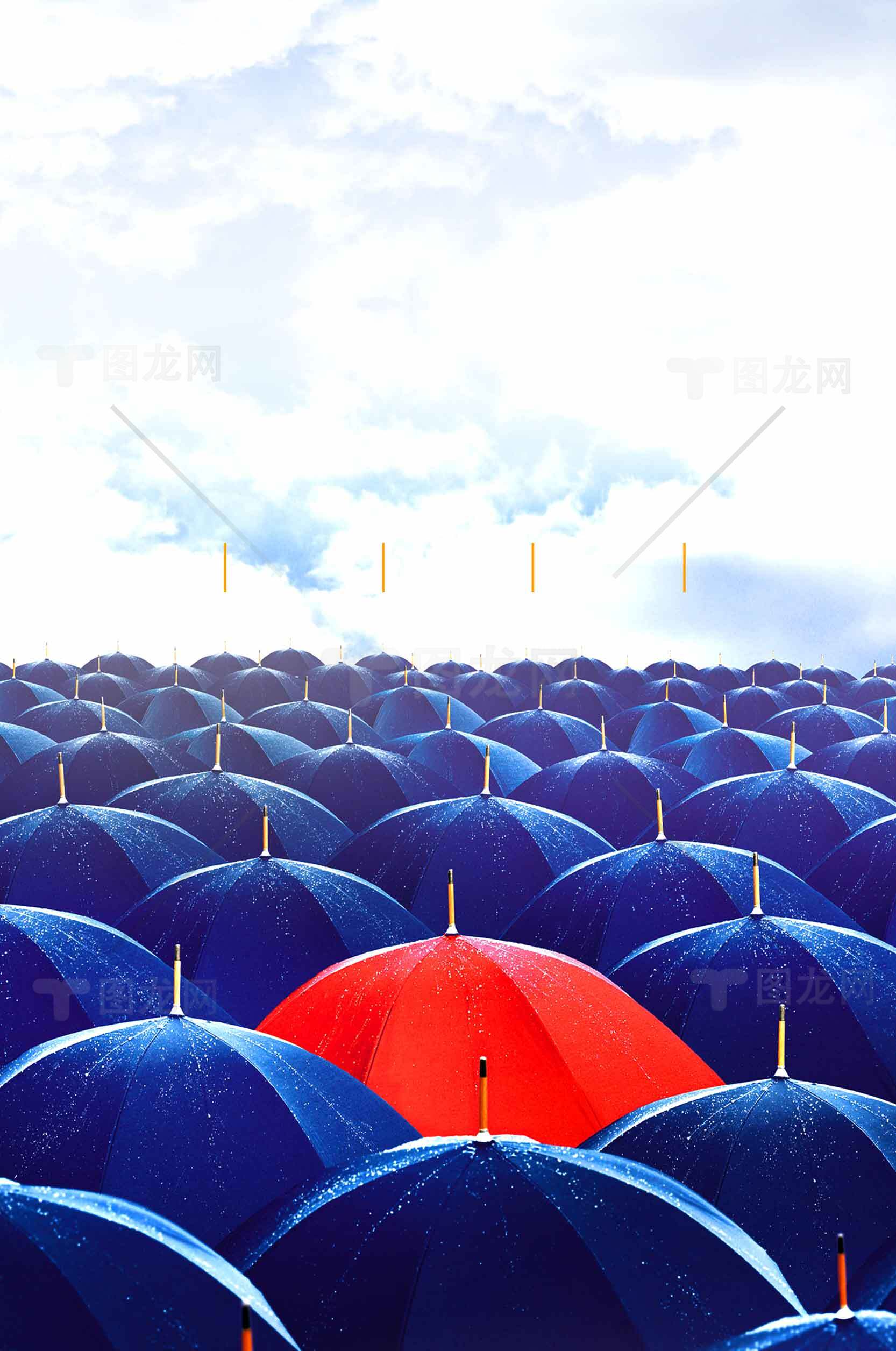 蓝色雨伞中的红色亮点：独特与创意的视觉冲击素材